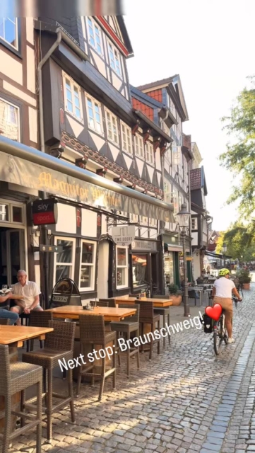 Danke für diesen wunderschönen Abend mit euch, euren freundlichen Empfang und die guten Fragen! Danke @leseflair für die tolle Location im @dksb_braunschweig und deine Begleitung @kristinaguenak 😘 ich komme wieder - aber zunächst: sehen wir uns morgen auf der Leseflair in der brunsviga? Ich freu mich auf euch! #lucindeswelt #leben #liebe #storybüro #lesung #publikum #veranstaltung #kultur