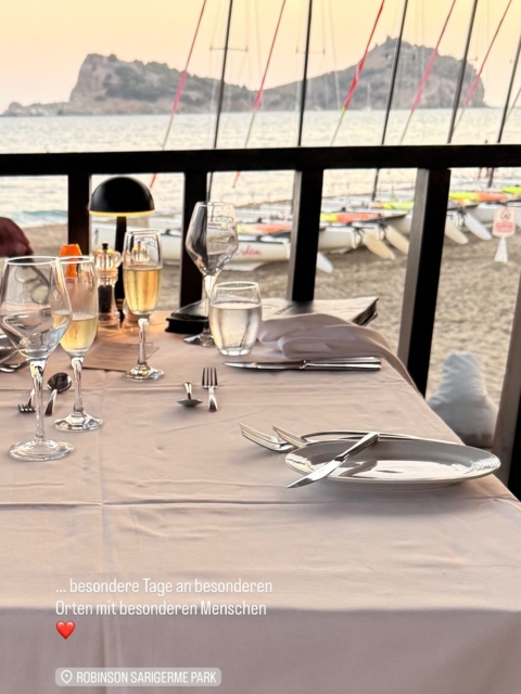 Glück. 

 #Sarigerme #RobinsonMomente #Meerzeit #Sonnenuntergang #Glücksmomente #liebe