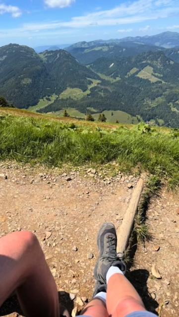 Manchmal muss man einfach ein bisschen von oben draufschauen ☺️ #lucindeswelt #autorinnenleben #allgäu #schreiben #blickwinkelwechsel